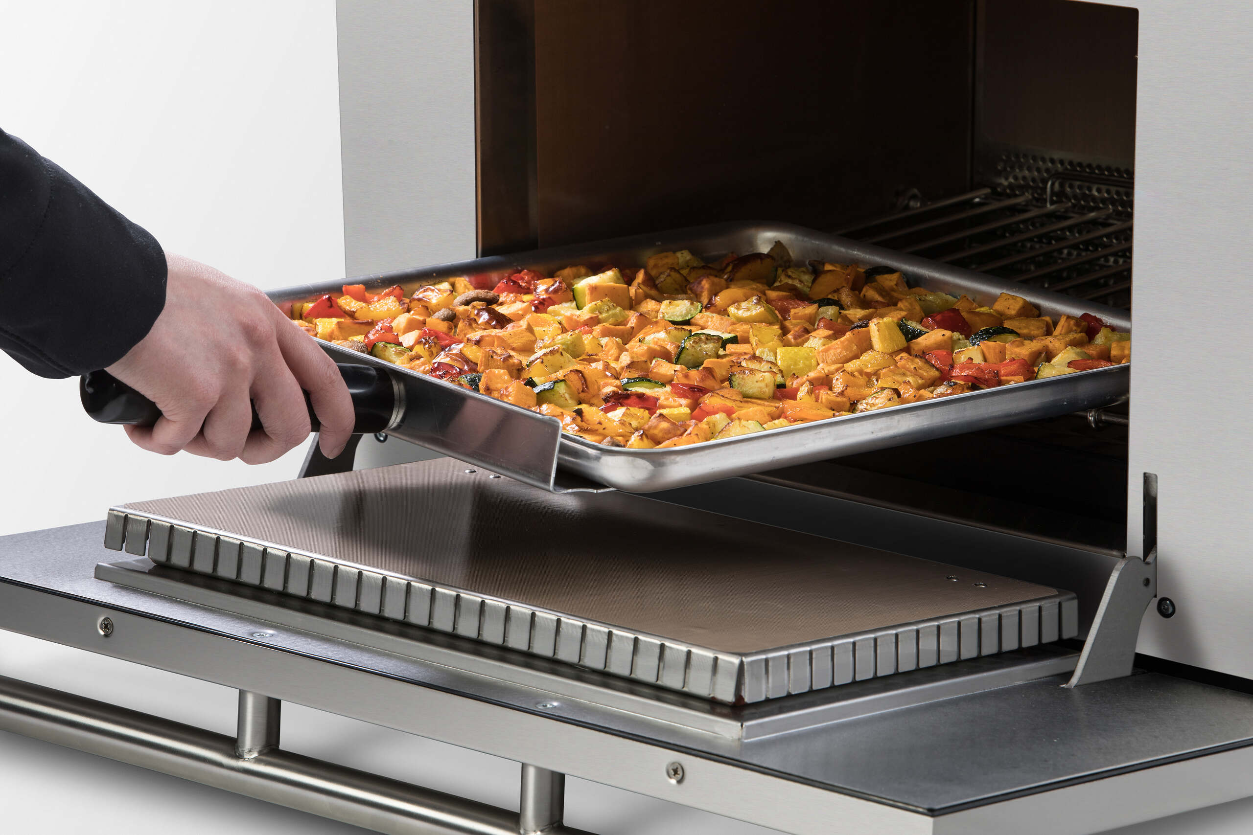 En produktbild på en speed oven / snabbugn som heter XpressChef 4i